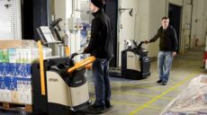 Crown: wózek systemowy VNA czy paleciak elektryczny?